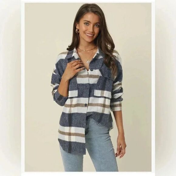 Women's flannel plaid long sleeved button down shirt jacket with pockets size S - Picture 2 of 5